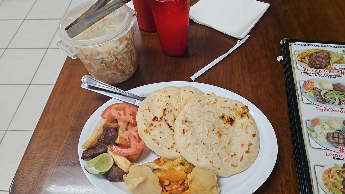 Pollo Guisado Plate